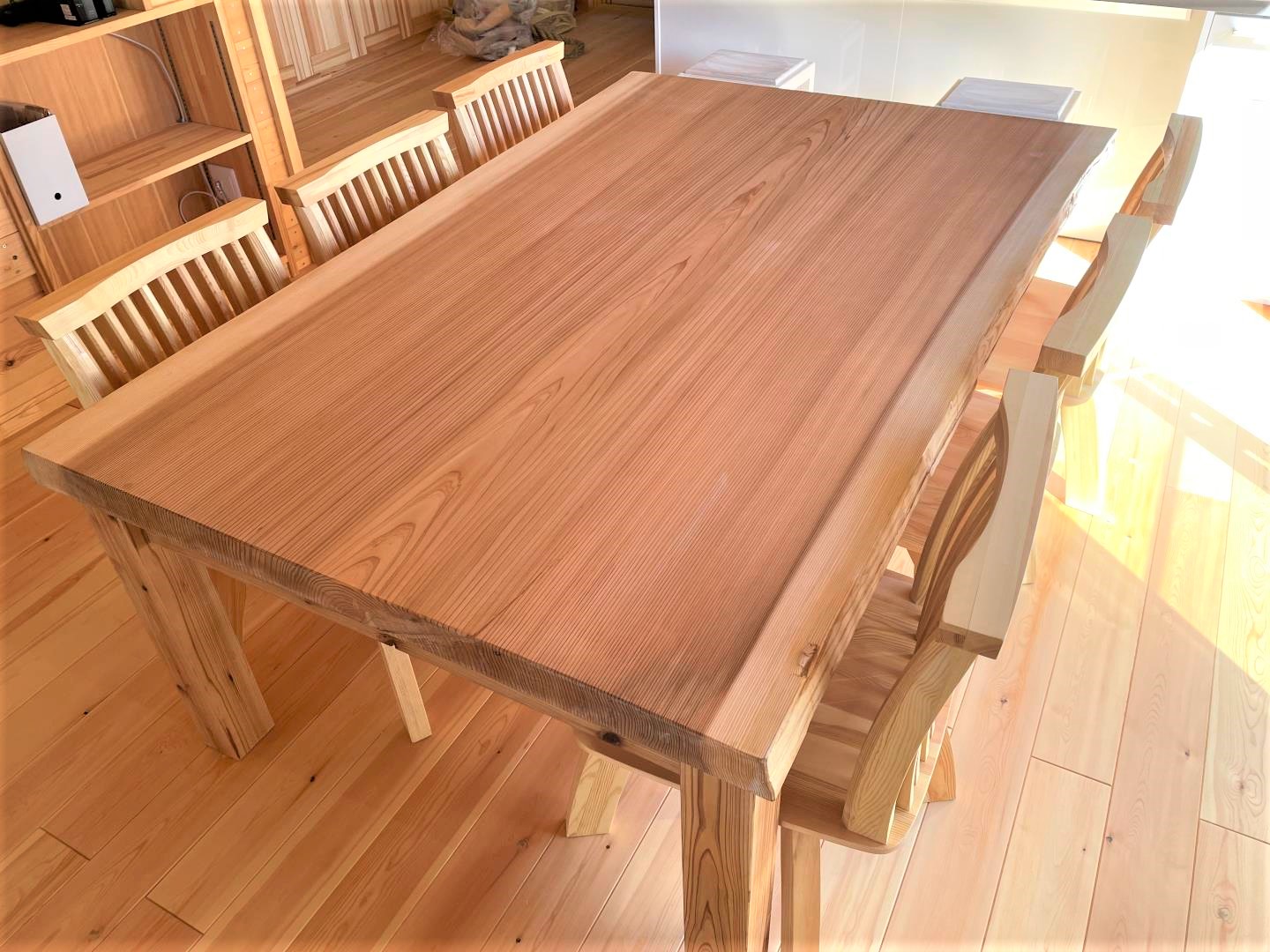杉の銘木で造ったダイニングテーブル　所沢市の工務店
