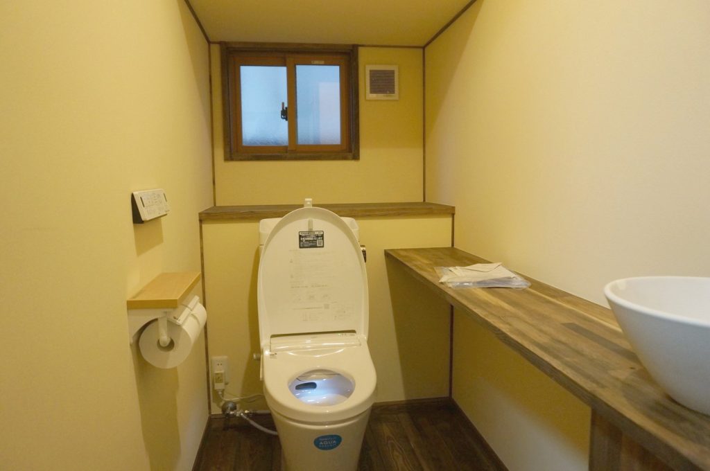 トイレの手洗いカウンター│練馬区関町のリノベーション事例